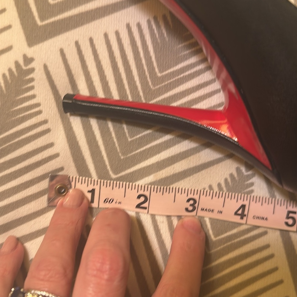 Christian Louboutin Apostrophe pumps in size 39.5 - Picture 5 of 5